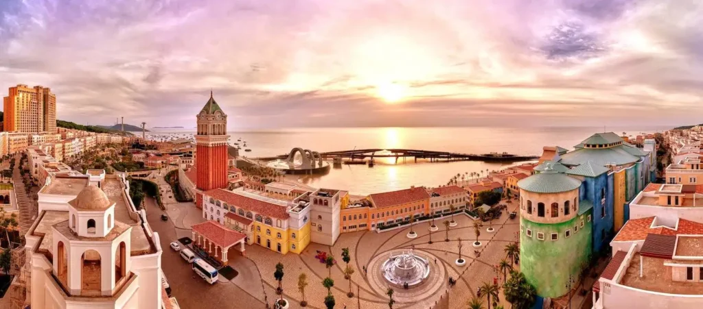 Hoàng hôn rực rỡ trên biển đảo ngọc, khung cảnh lãng mạn của du lịch Phú Quốc tháng 8.