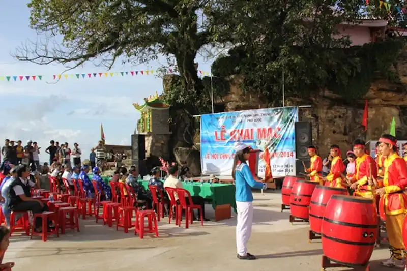 Bí Ẩn Dinh Cậu Phú Quốc: Nơi Tín Ngưỡng Linh Thiêng Của Ngư Dân 9 dinh cau phu quoc 14