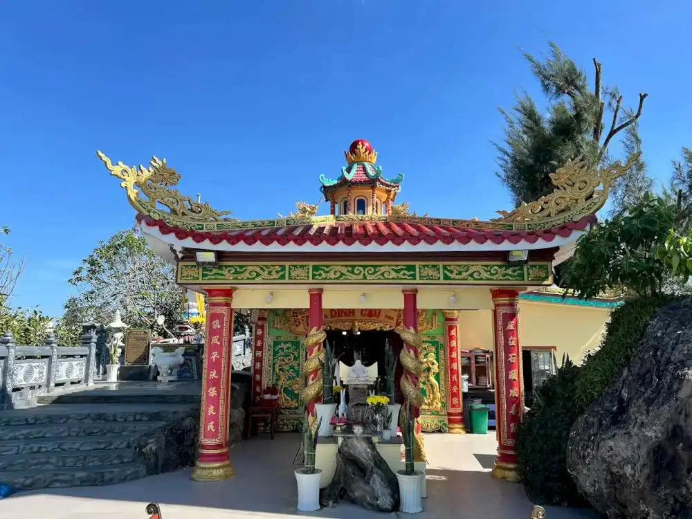 Bí Ẩn Dinh Cậu Phú Quốc: Nơi Tín Ngưỡng Linh Thiêng Của Ngư Dân 3 dinh cau phu quoc 9