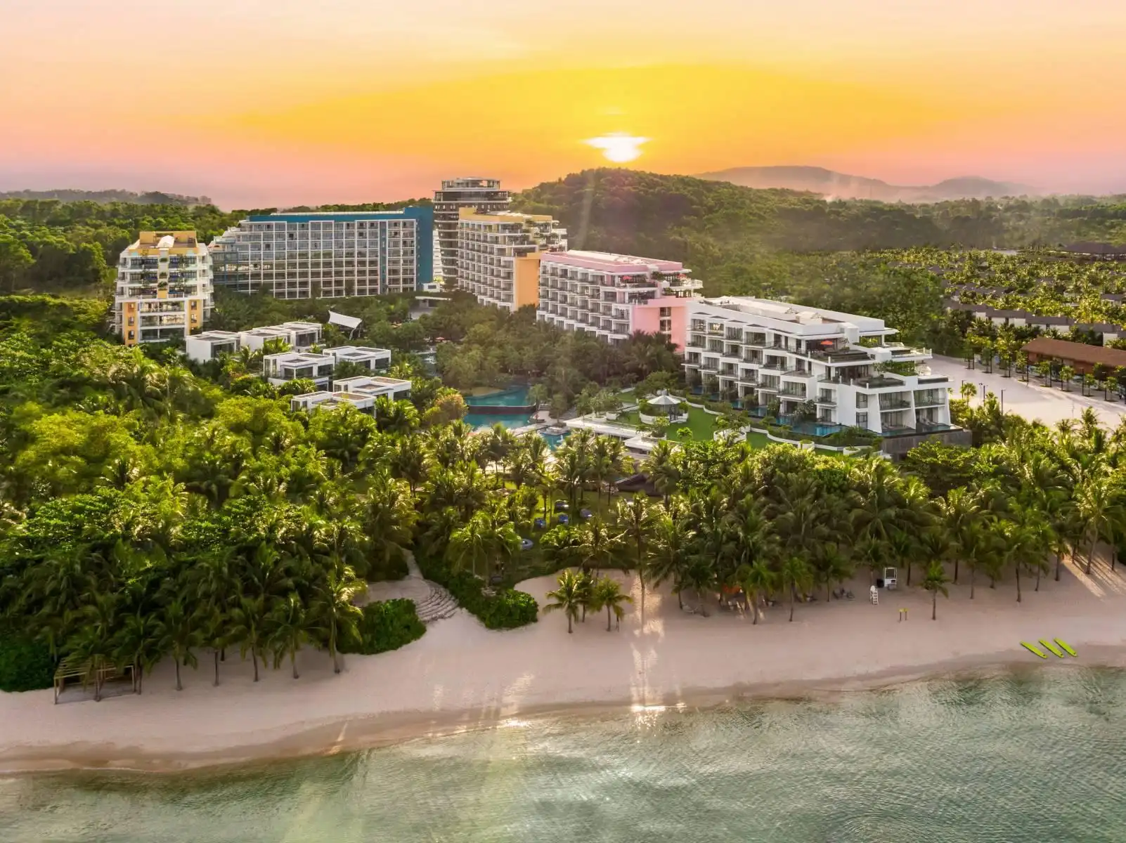 Phu Quoc Pagoda Guide: Visiting Ho Quoc & the Island's Sacred Sites 14 Phu Quoc Pagoda Guide: Visiting Ho Quoc & the Island’s Sacred Sites